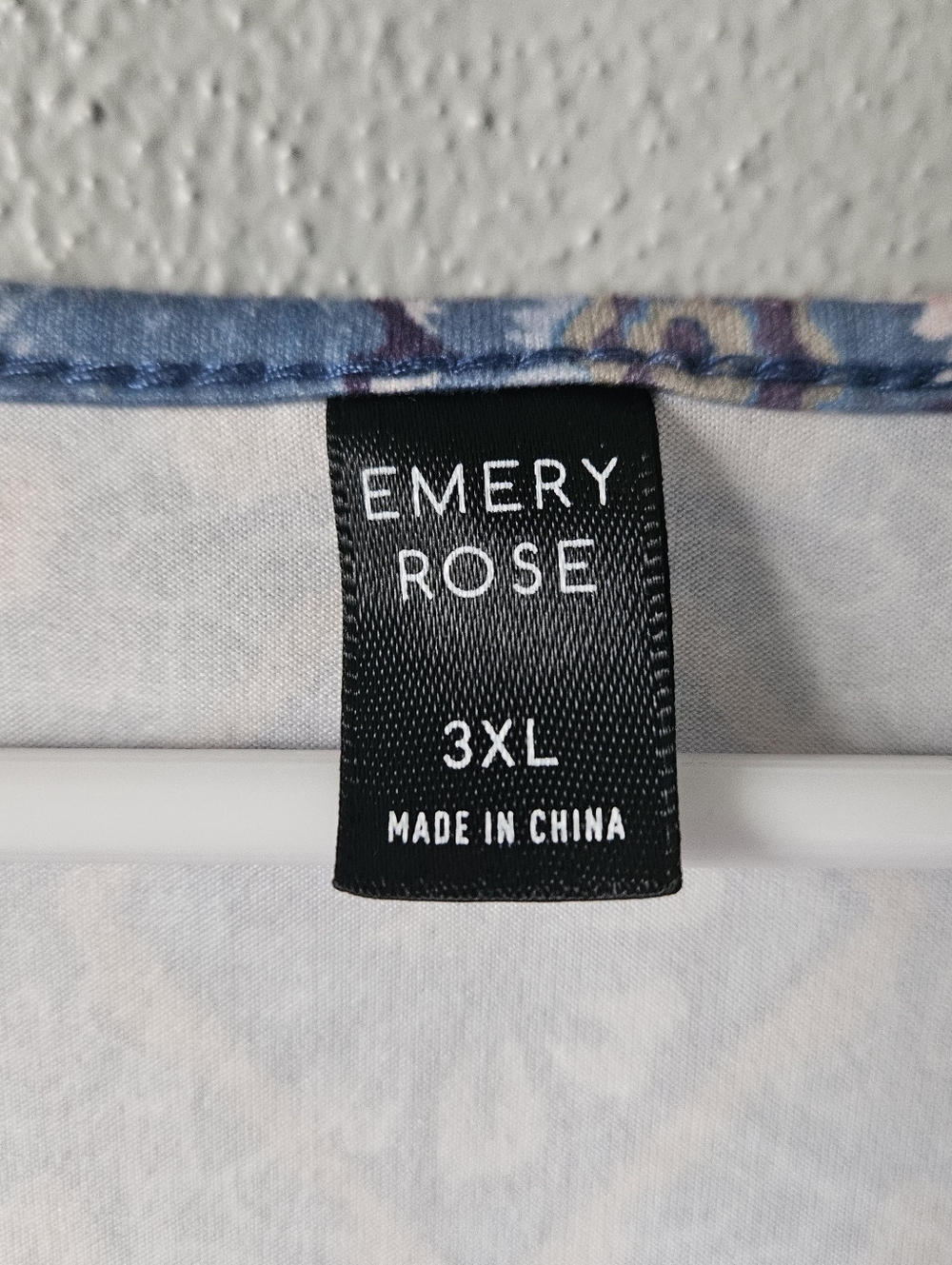 Emery Rose Printed Scoop Neck Tank Top in Blue and Peach - Picture 2 of 6